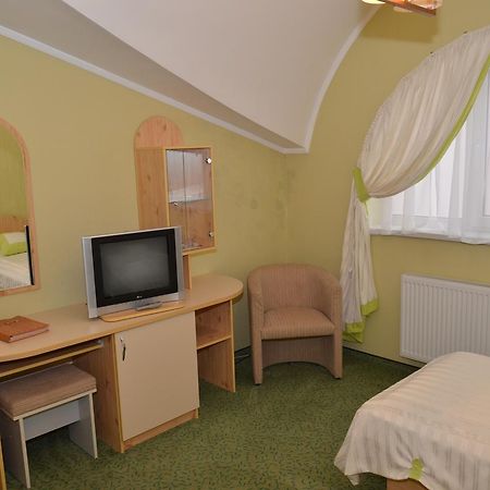 Hotel Serpanok Tyachiv Exteriör bild
