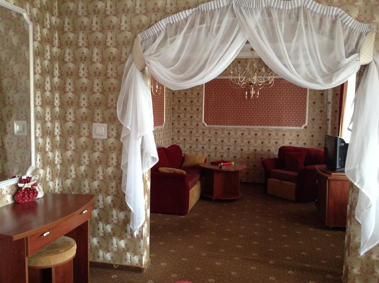 Hotel Serpanok Tyachiv Exteriör bild