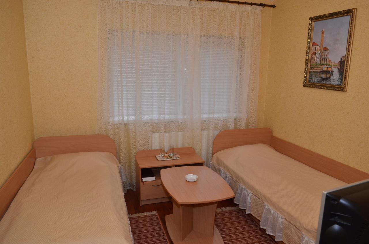 Hotel Serpanok Tyachiv Exteriör bild