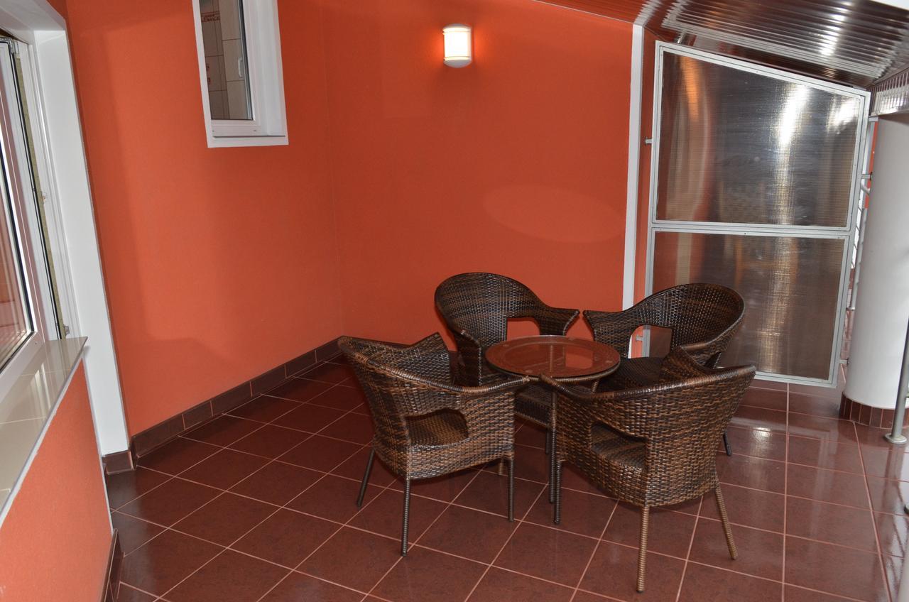 Hotel Serpanok Tyachiv Exteriör bild