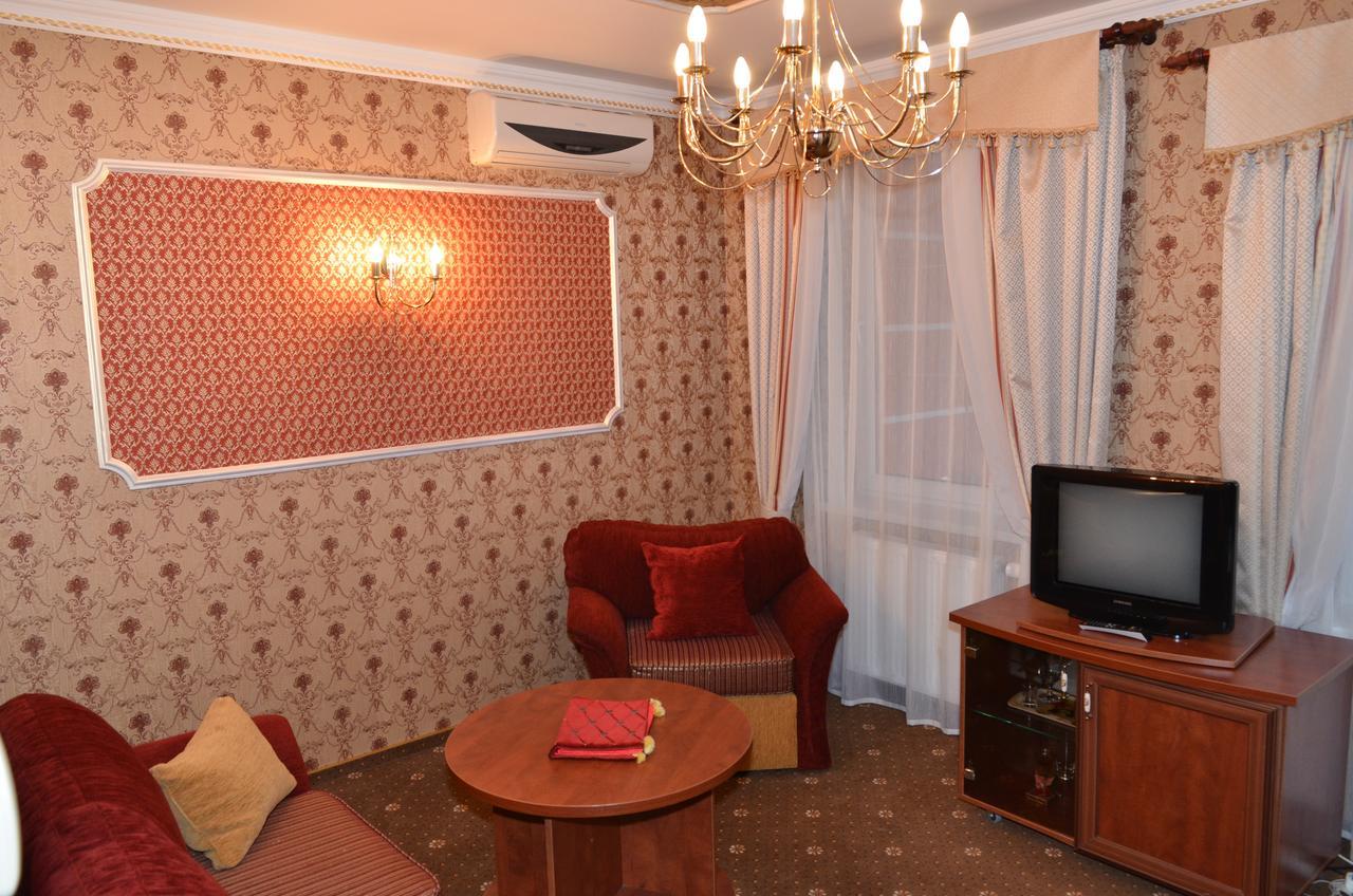 Hotel Serpanok Tyachiv Exteriör bild