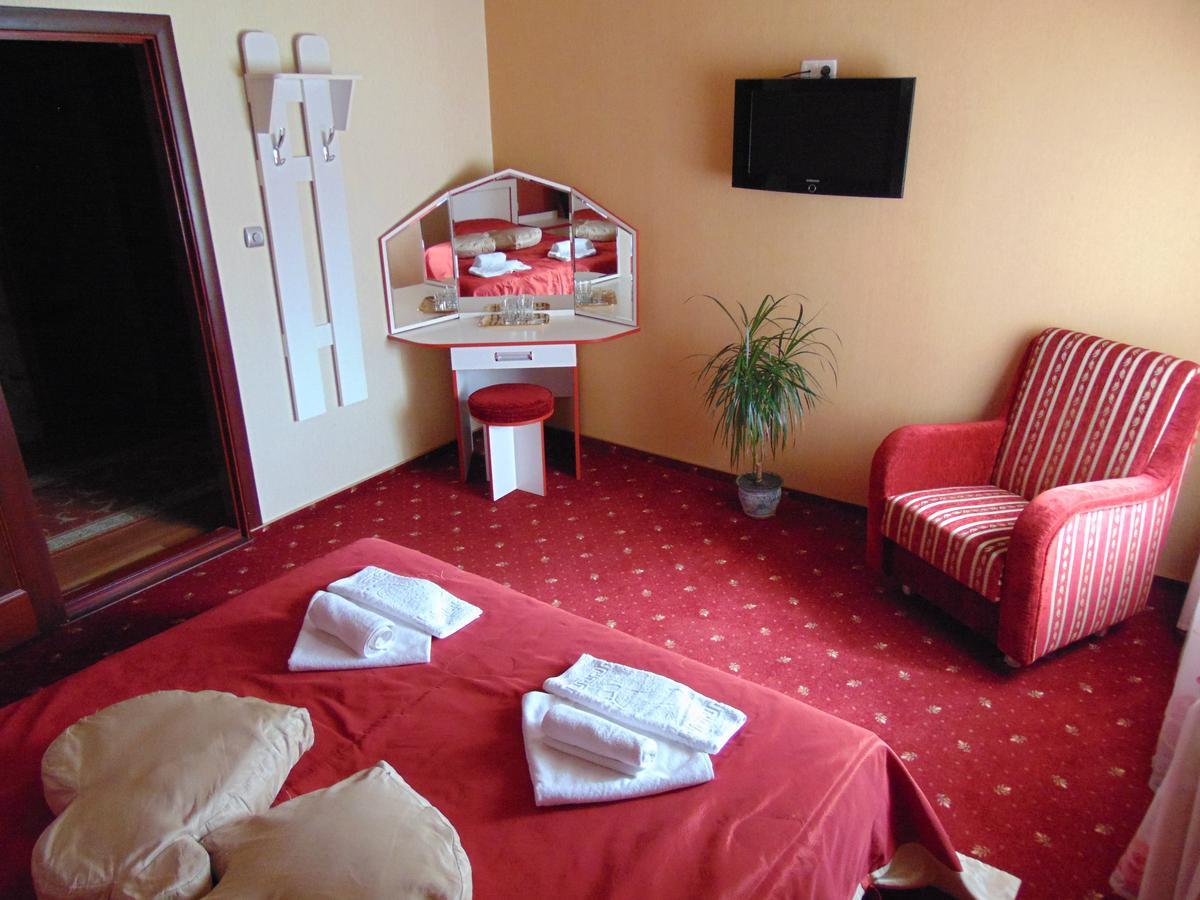 Hotel Serpanok Tyachiv Exteriör bild